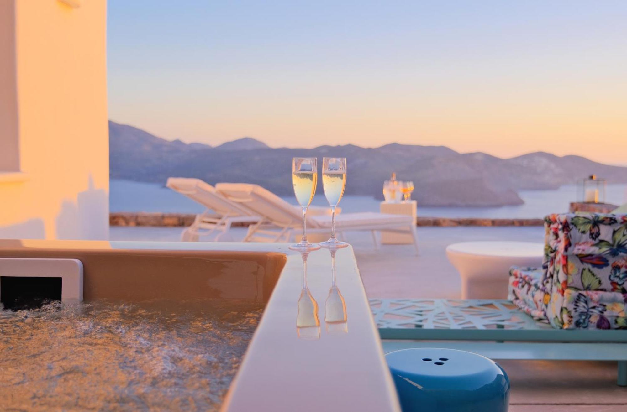 Odyssey Rock Milos Sunset Suites Plaka  Exteriér fotografie