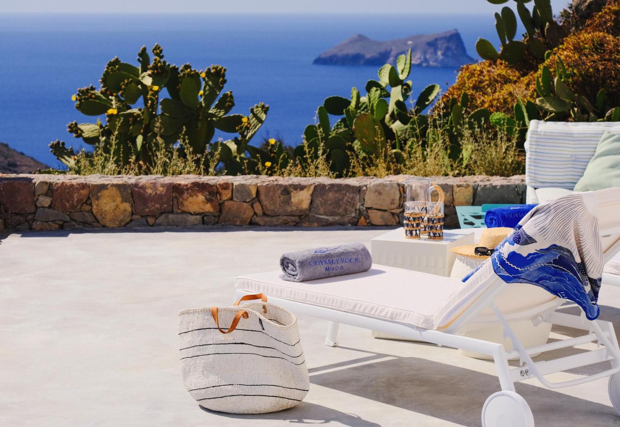 Odyssey Rock Milos Sunset Suites Plaka  Pokoj fotografie